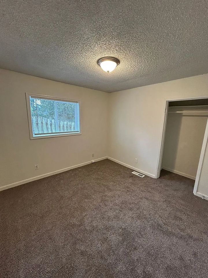 504 Bates Rd - Photo 2 of 12