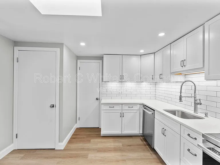 19 Casper Ct - Photo 2 of 6