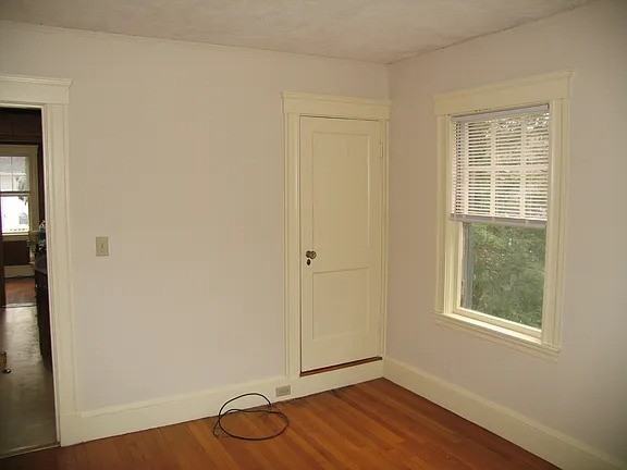 994 Main St - Photo 6 of 8