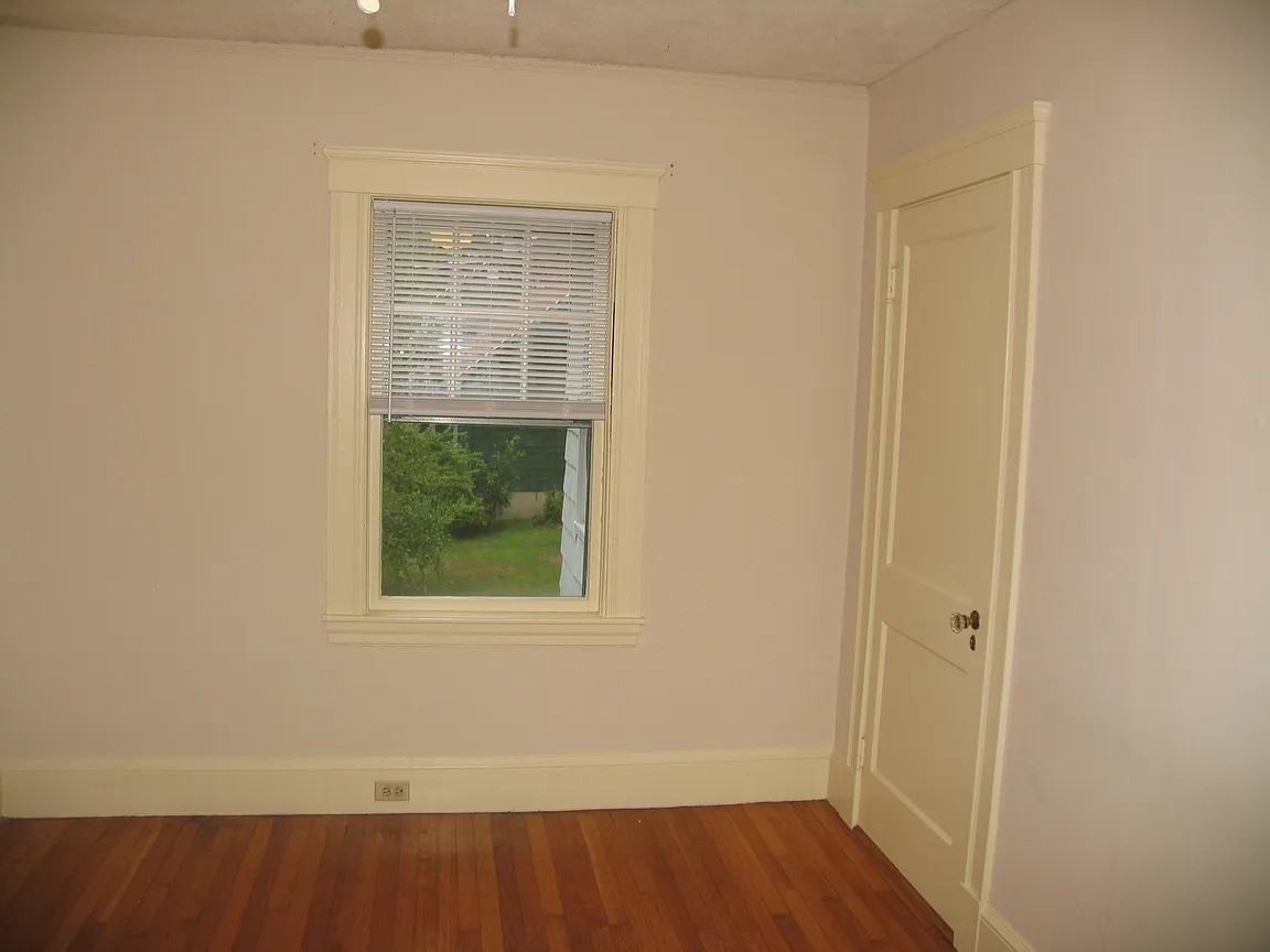 994 Main St - Photo 7 of 8