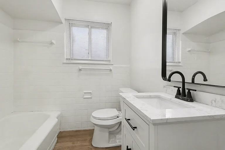 19909 Murray Hill St - Photo 2 of 15