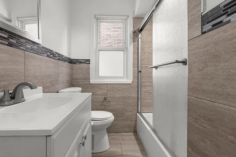 22413 Heinze St - Photo 6 of 27