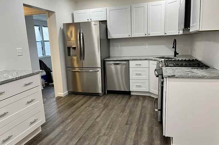 23091 Tawas Ave - Photo 2 of 9
