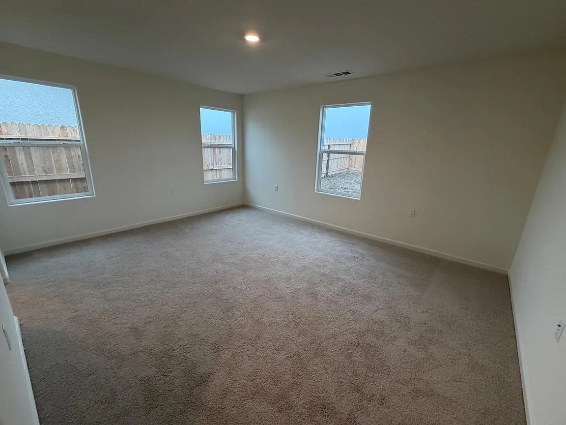 622 Marshall Ln - Photo 5 of 11