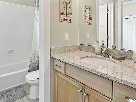 7449 Se - Photo 2 of 13