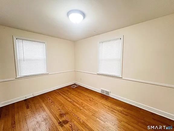 458 Meadowside Rd - Photo 3 of 13