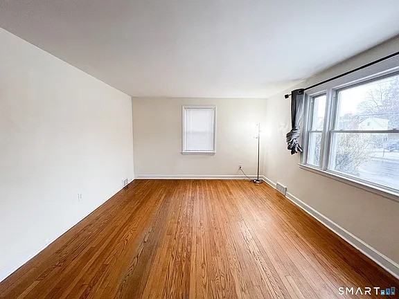 458 Meadowside Rd - Photo 5 of 13