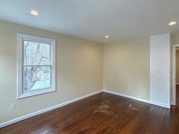 23 1/2 Tilton St - Photo 5 of 21
