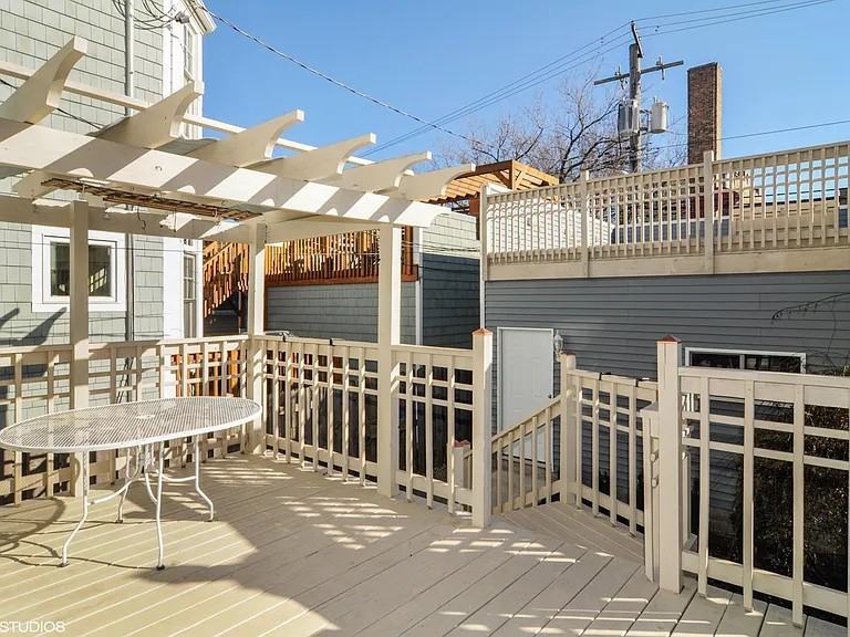 2113 W Cuyler Ave - Photo 2 of 14