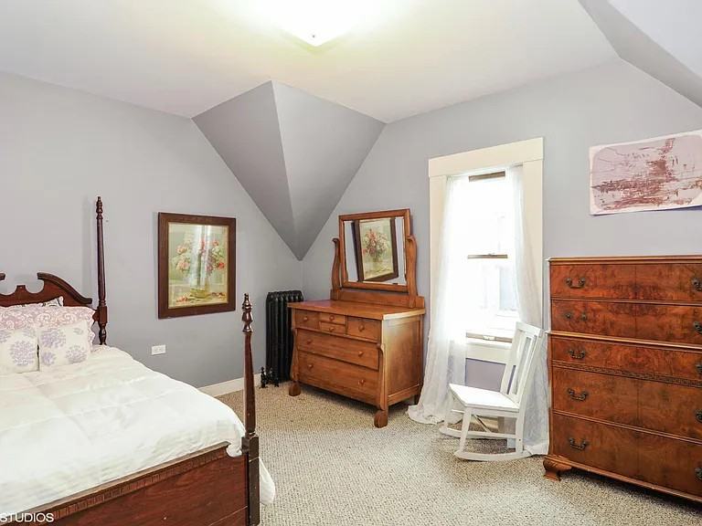 2113 W Cuyler Ave - Photo 5 of 14