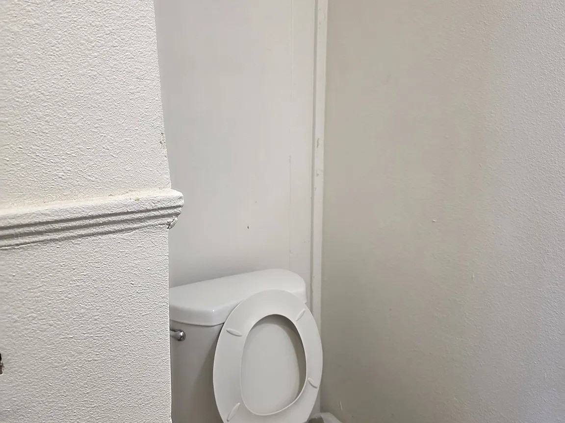 531 N Clark St - Photo 3 of 5