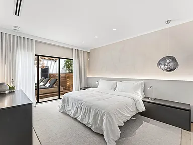 445 Ne 76th St - Photo 2 of 32