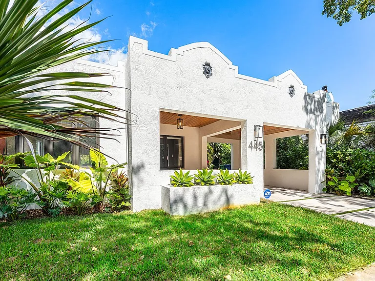 445 Ne 76th St - Photo 6 of 32