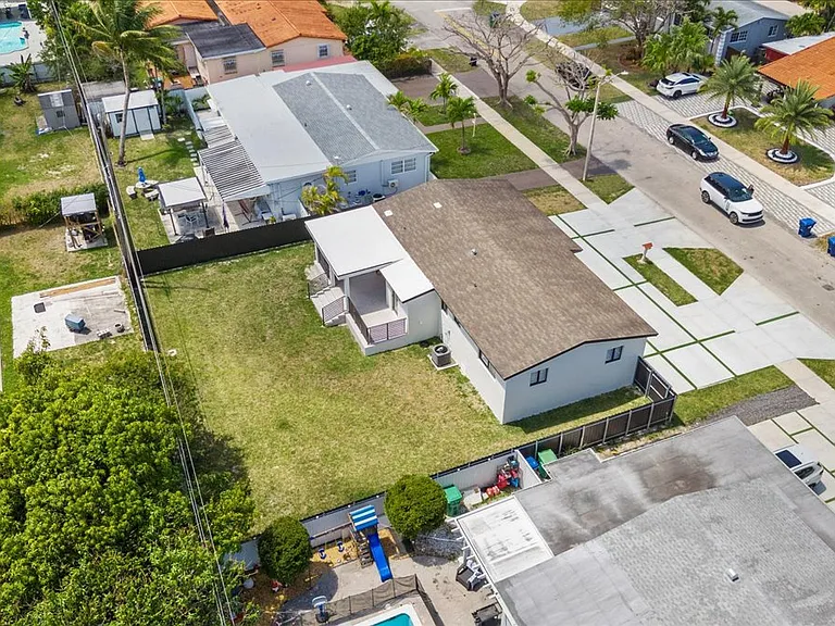 7750 Sw 17th Ter - Photo 3 of 30