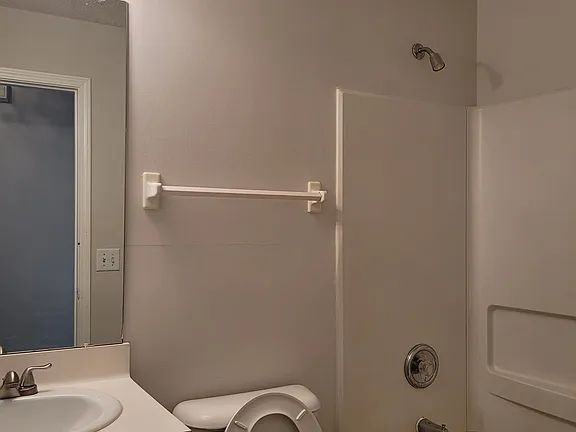 1513 Roberts Dr Se - Photo 3 of 11