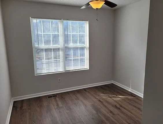 1513 Roberts Dr Se - Photo 4 of 11