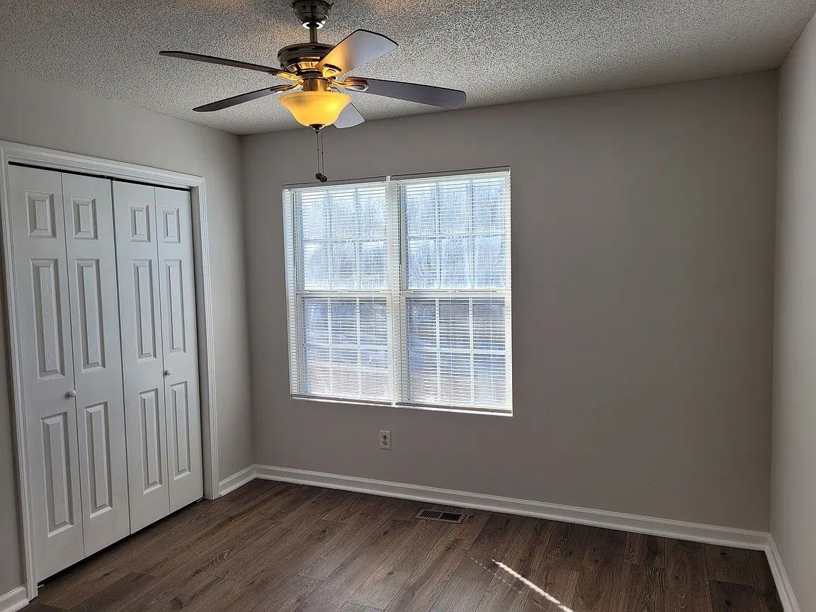 1513 Roberts Dr Se - Photo 5 of 11