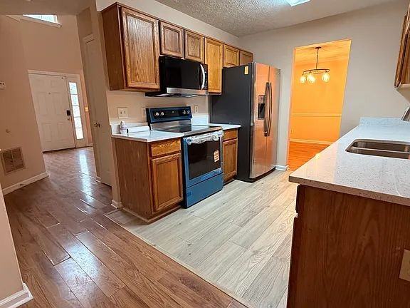 3717 Majestic Dr Sw - Photo 2 of 32