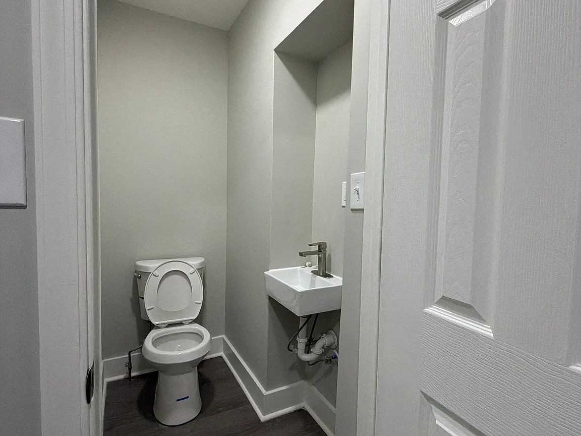 718 Pusey Ave - Photo 6 of 10