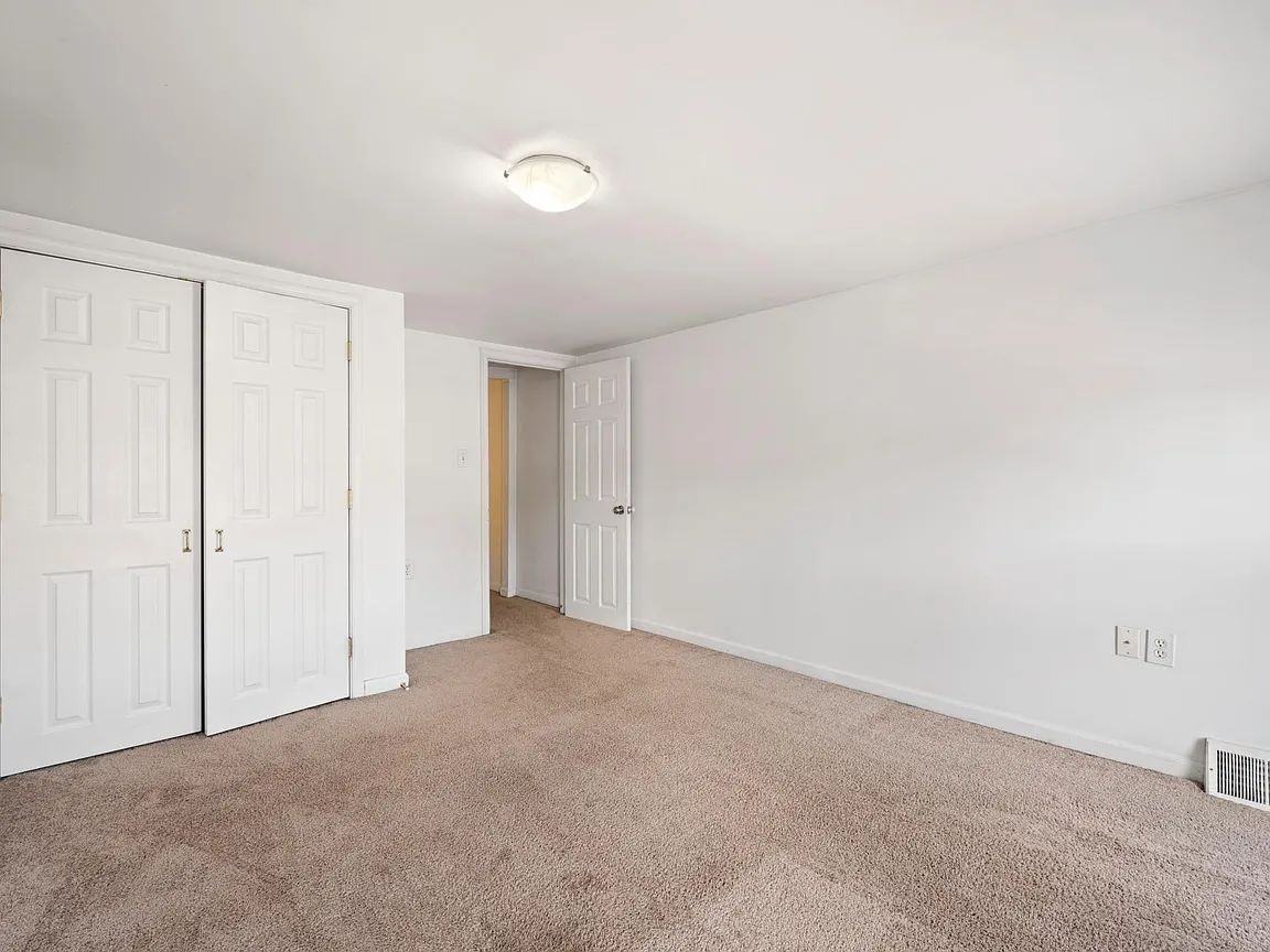 4334 Fleming St - Photo 2 of 17