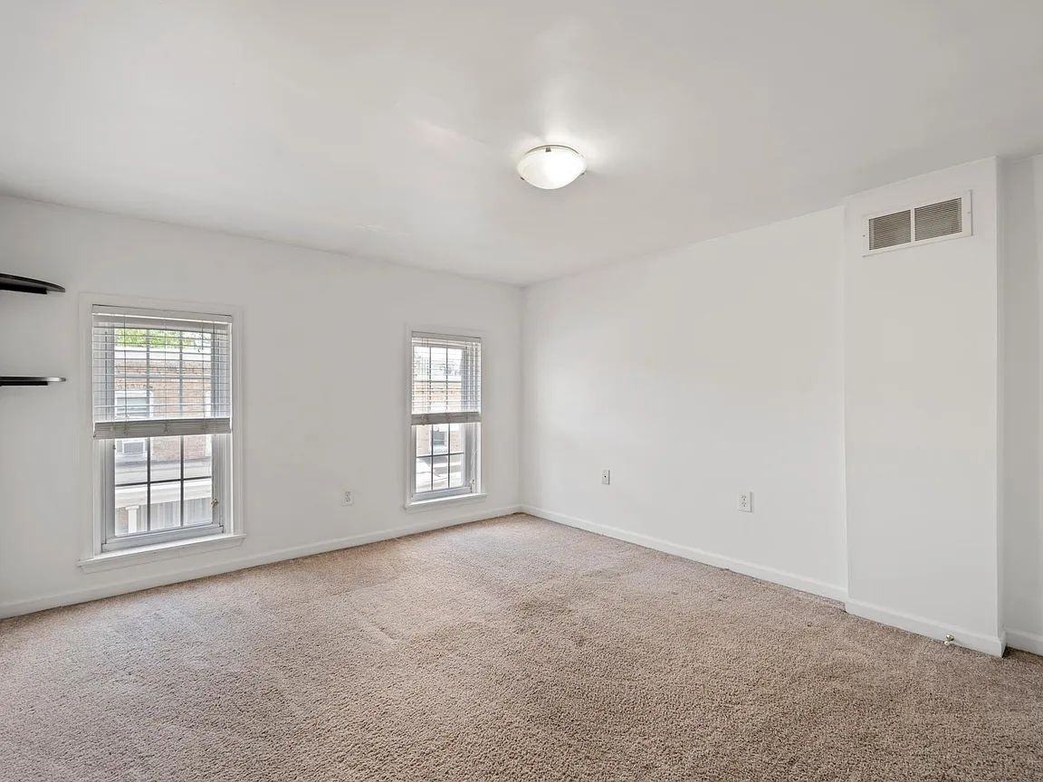 4334 Fleming St - Photo 7 of 17