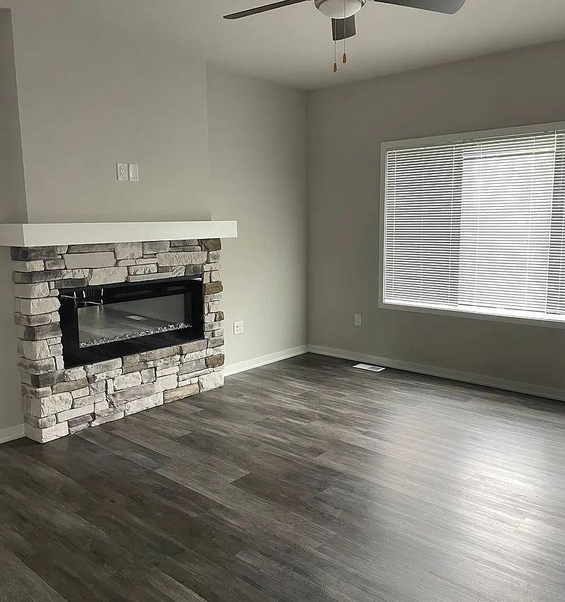 4628 167th St - Photo 2 of 18