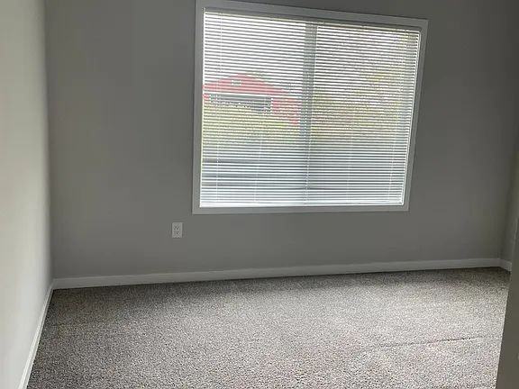 4628 167th St - Photo 6 of 18