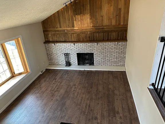 4020 W 13th St - Photo 2 of 9