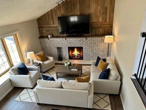 4020 W 13th St - Photo 4 of 9