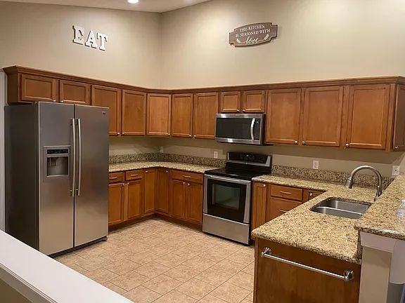 4208 Sapphire Ln - Photo 3 of 13