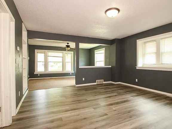 1442 31st St - Photo 5 of 23