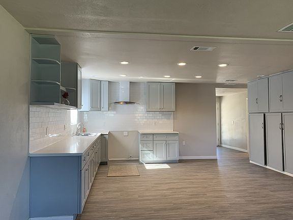 598 W Montrose Ave - Photo 3 of 5