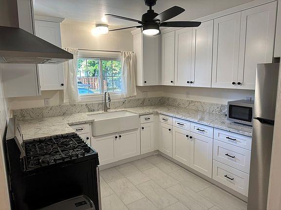 5203 Q St - Photo 4 of 12