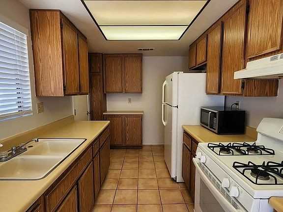 28180 Chula Vista Dr - Photo 5 of 18