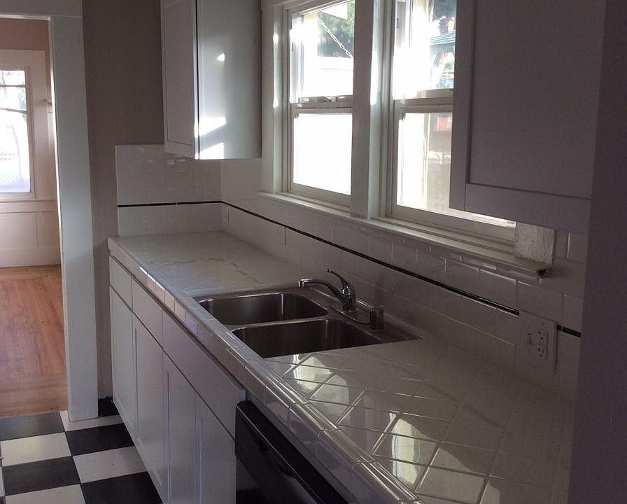 801 N Safford Ave - Photo 6 of 15