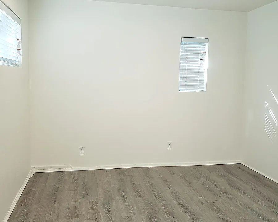 4943 Rosemont Ave - Photo 3 of 11