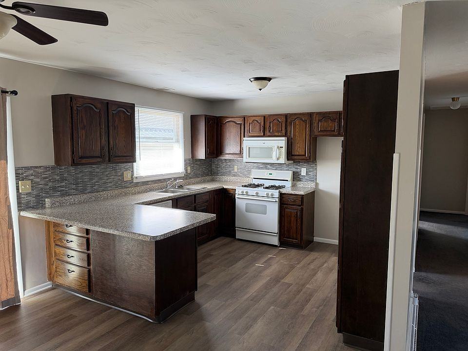 401 Hudson Ave - Photo 4 of 17