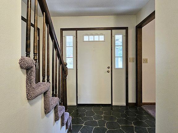 474 N Maple St - Photo 2 of 17