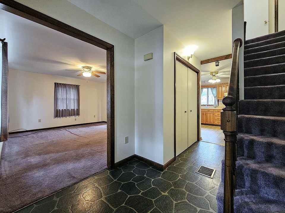 474 N Maple St - Photo 3 of 17