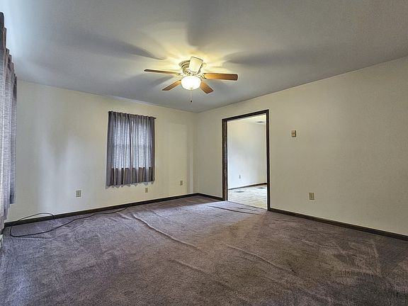 474 N Maple St - Photo 4 of 17