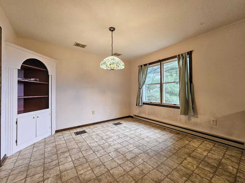 474 N Maple St - Photo 6 of 17