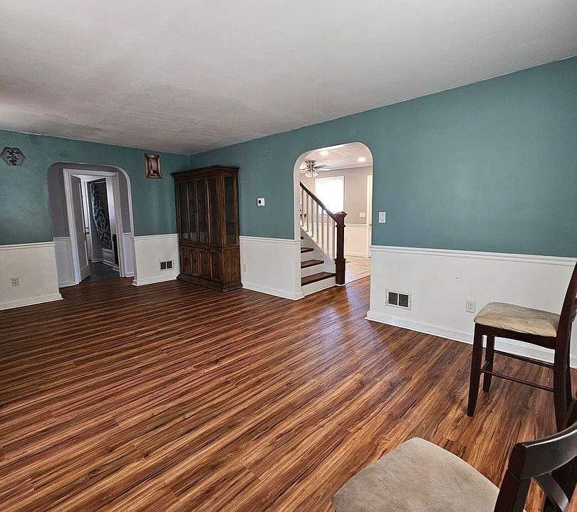 923 Rohrerstown Rd - Photo 2 of 11