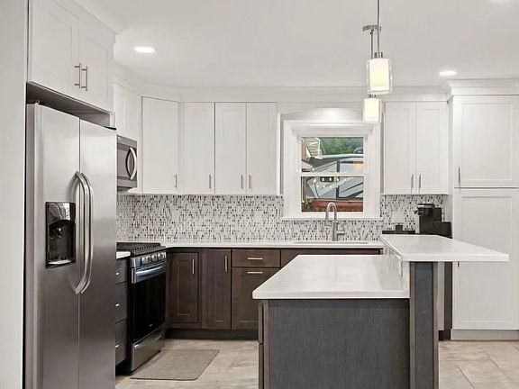 923 Rohrerstown Rd - Photo 3 of 11