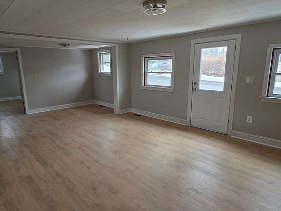 272 Chestnut St - Photo 3 of 9