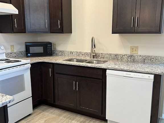 6029 William Dr - Photo 3 of 13