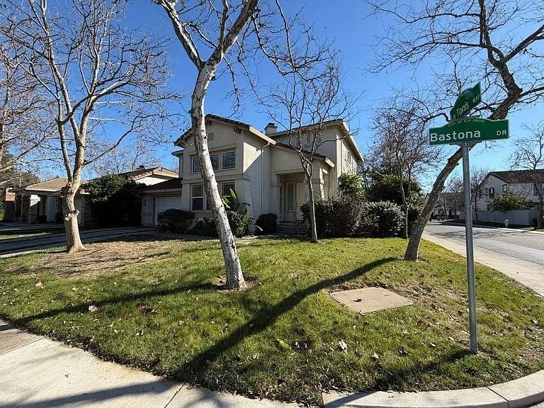 2300 Bastona Dr - Photo 2 of 11