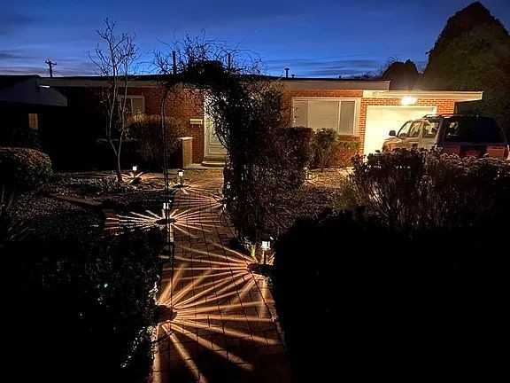 915 Manzano St Ne - Photo 3 of 21