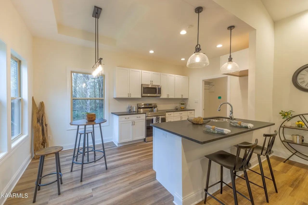 137 Tsuhdatsi Way - Photo 3 of 10