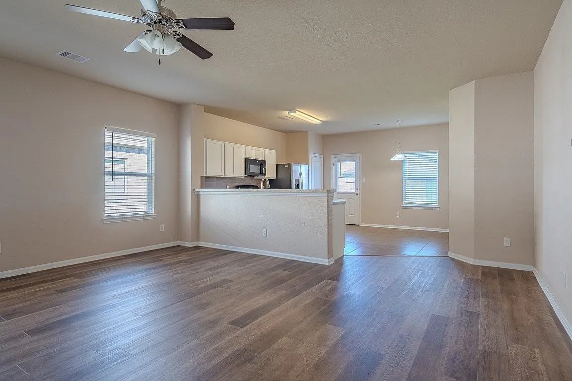 2510 Pearl Ct - Photo 2 of 10