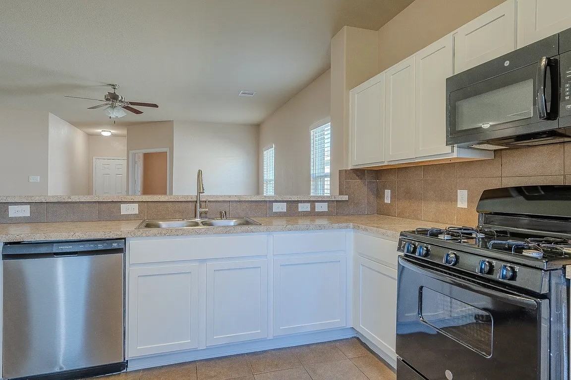 2510 Pearl Ct - Photo 3 of 10